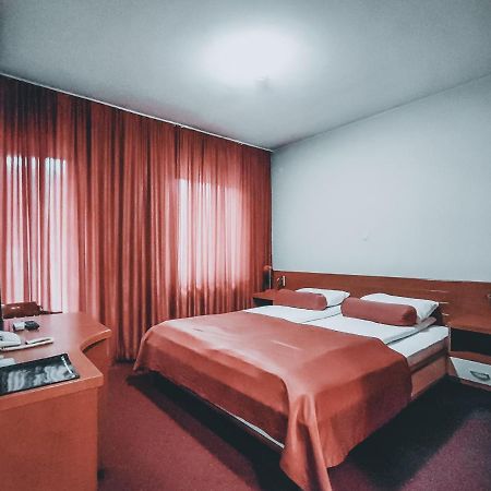 Motel Almy Зеница Екстериор снимка